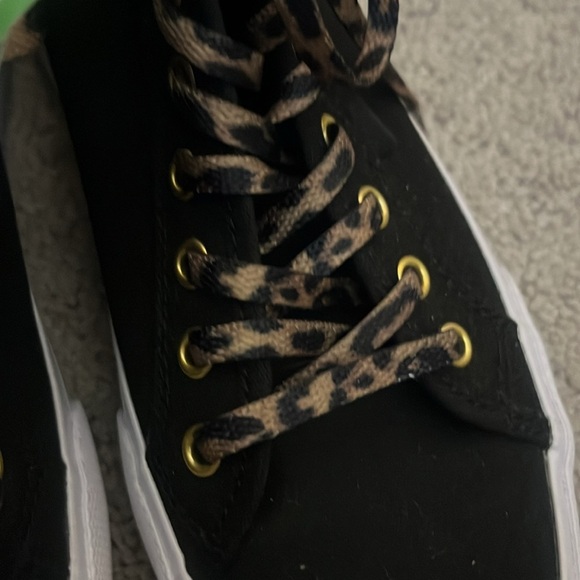 DC Animal print High top sneakers size 6.5 - Picture 3 of 8